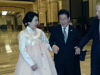 《中国游客景福宫偶遇李在明一起合影》热播资讯